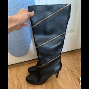Size 9m Black wide calf heels boots